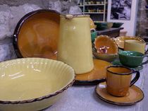 Poteries utilitaires jaune-orange